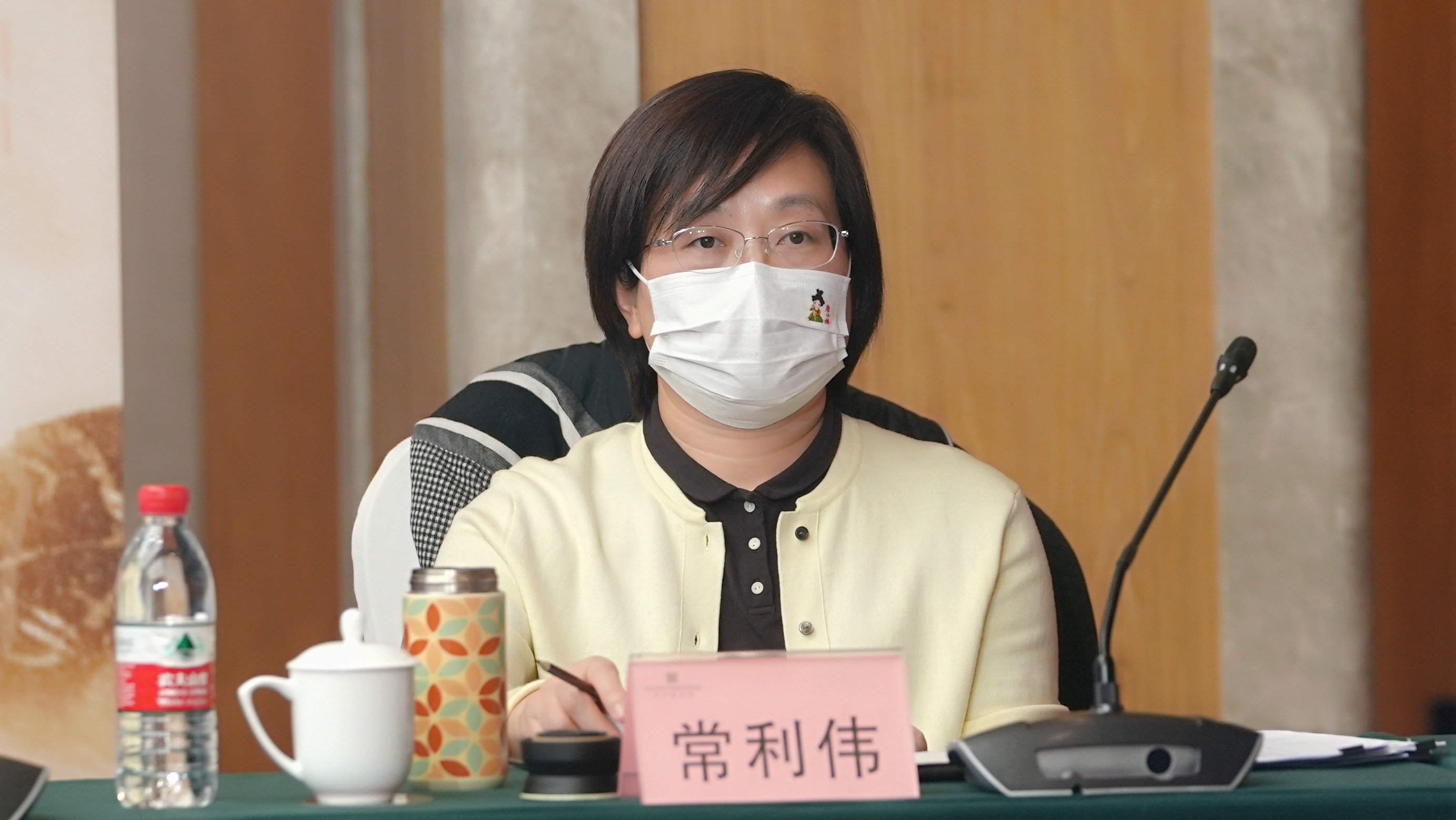 Windows2000 能否驾驭 64 位处理器？老旧系统与全新硬件的火花令人期待