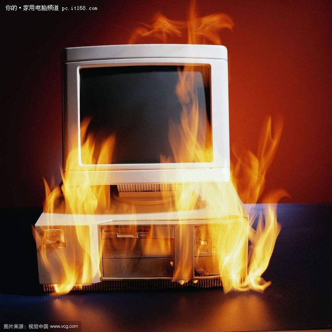 电脑屏幕突然黑屏罢工，工作进度全被卡住，该如何解决？