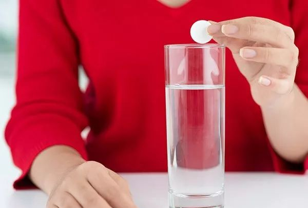 克罗恩病治疗药物：希望与失望交织，病友该如何选择？